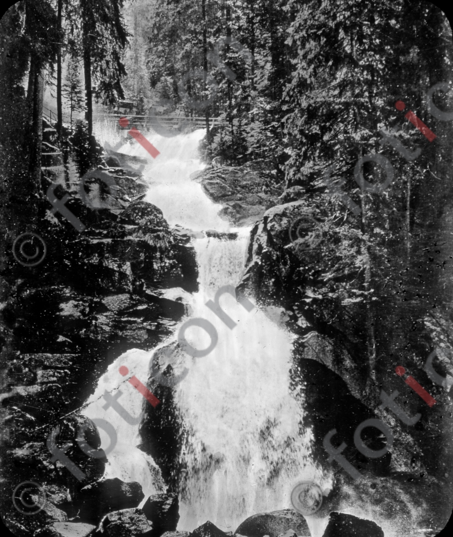 Triberger Wasserfälle | Triberg Waterfalls (foticon-simon-127-056-sw.jpg)